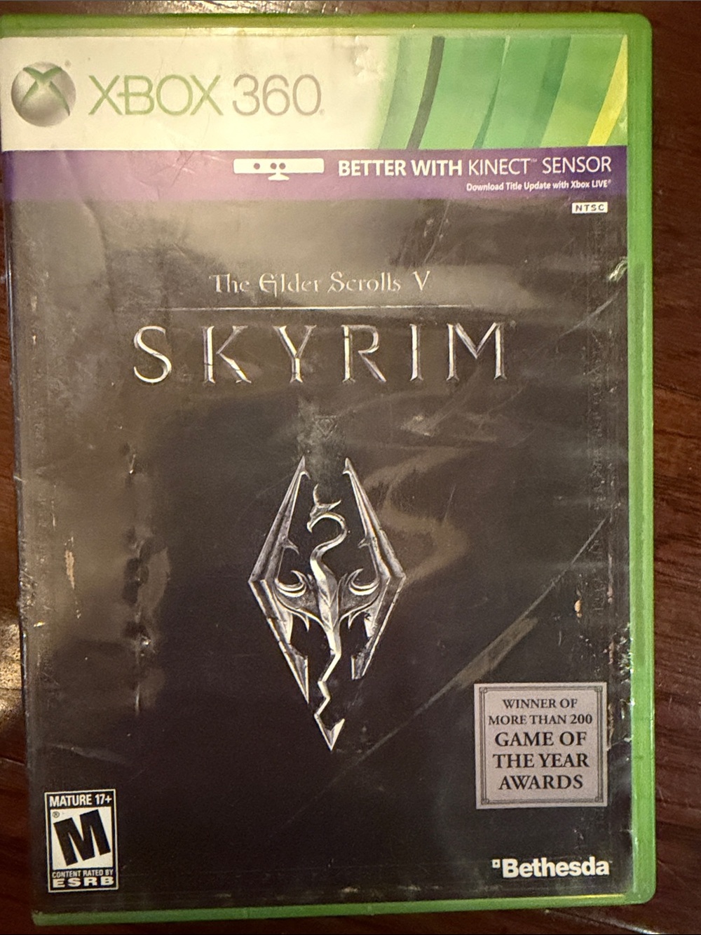The Elder Scrolls V: Skyrim — Xbox 360 (Black & Green)